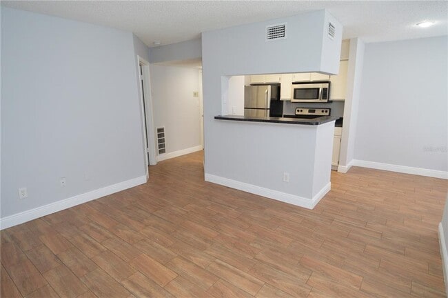 Building Photo - 8722 Mallard Reserve Dr