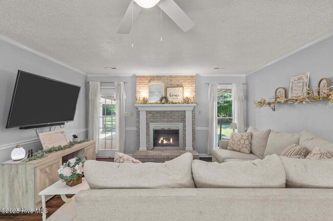 Building Photo - Beautiful 3 Bedroom, 2 Bath Home -135 Yate...