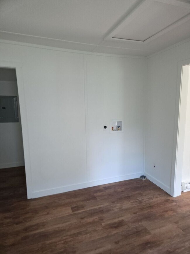 Building Photo - 204 Thomas Ln
