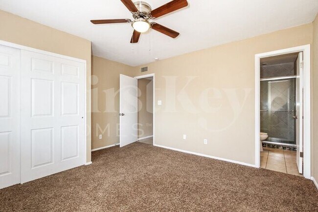 Building Photo - 3742 W Altadena Ave