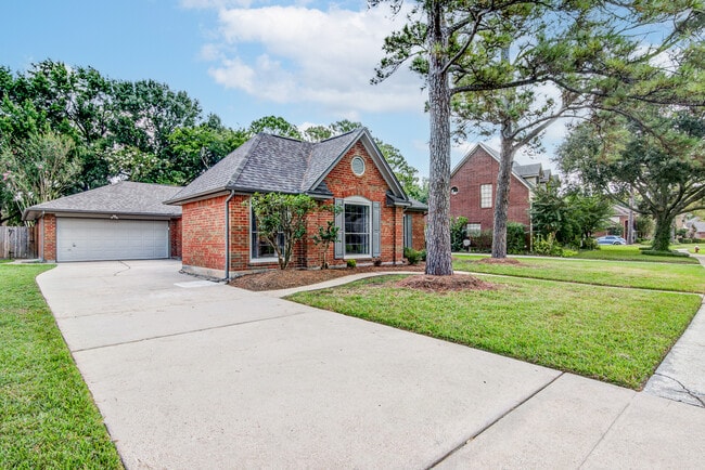 Building Photo - 14507 Sycamore Lake Rd