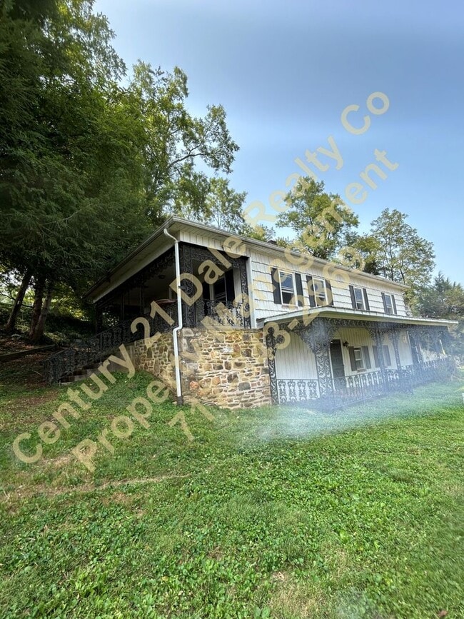 Building Photo - 2 Bedroom home in South Eastern School District with a Large Yard