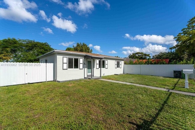 Building Photo - 1265 NE 142nd St