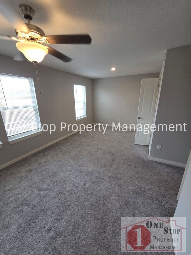 Building Photo - 3 Bedroom / 2.5 Bathroom Townhome in Louisburg, KS!