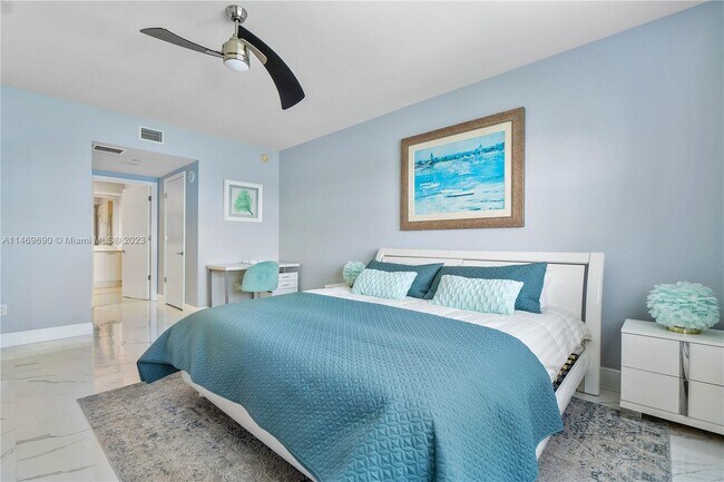 Building Photo - 2650 Lake Shore Dr