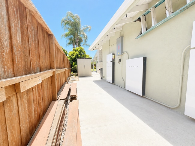 Building Photo - 3008 Cardillo Ave
