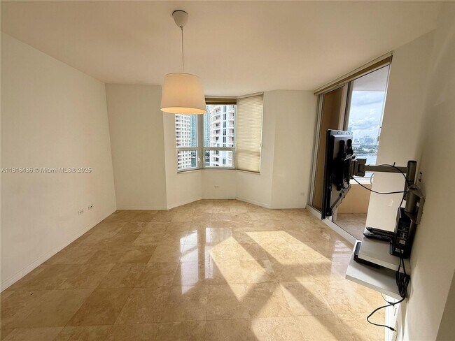 Building Photo - 808 Brickell Key Dr