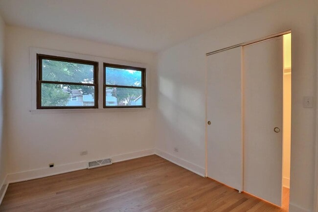 Building Photo - 30W162 Claymore Ln