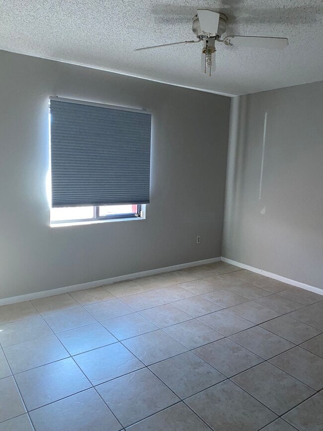 Building Photo - 2 bedroom + loft, 2 bathroom townhome near UCF