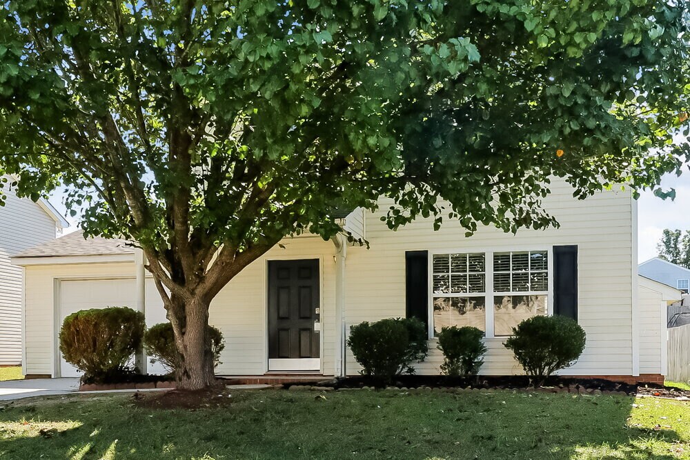 Building Photo - 916 Clover Gap Dr