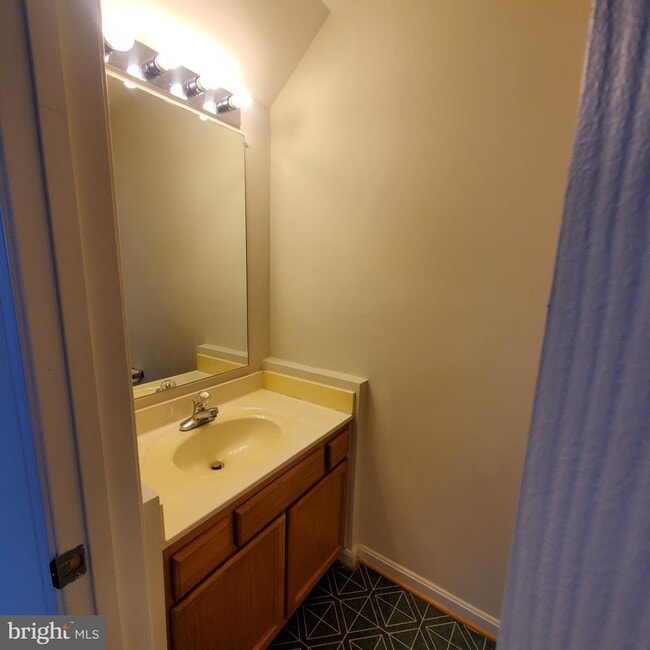 Building Photo - 16211 Ellipse Terrace