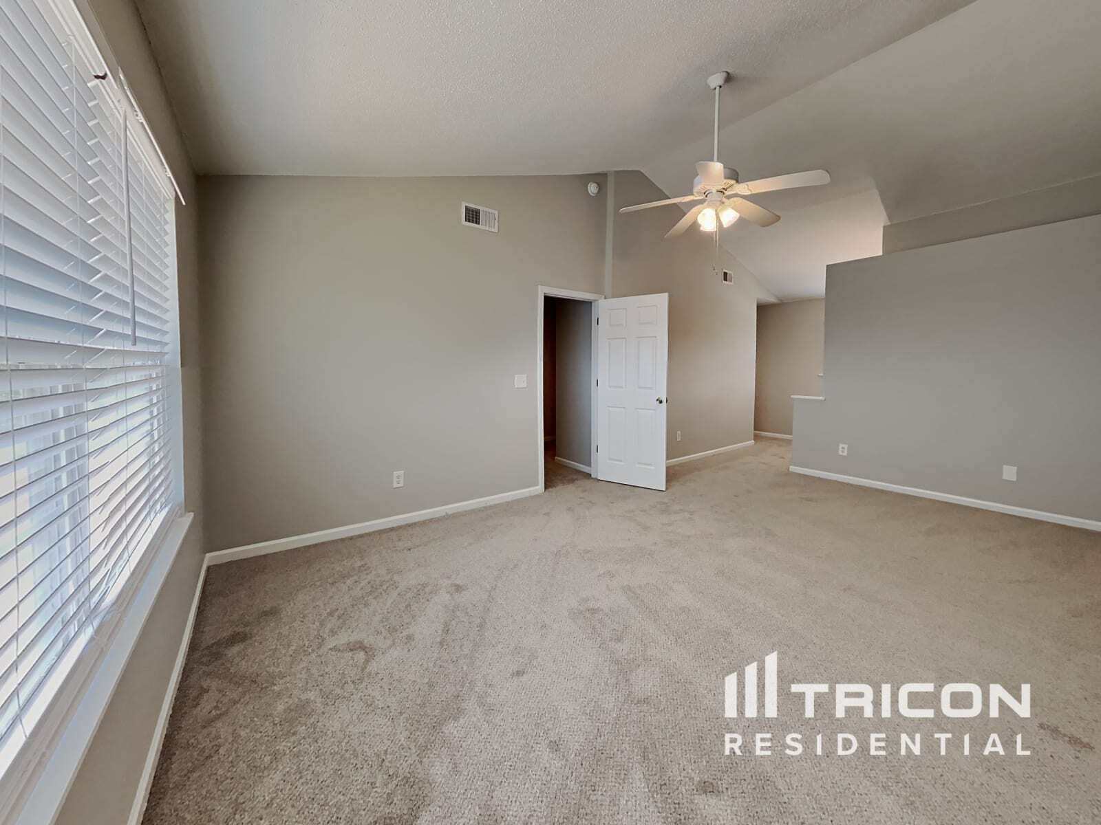 Building Photo - 142 Quiet Grove Dr