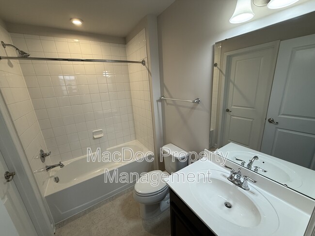 Building Photo - 505 Rolling Valley Dr