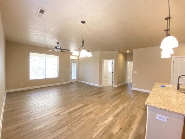 Building Photo - 3 Bed 2 Bath Home in Hurricane