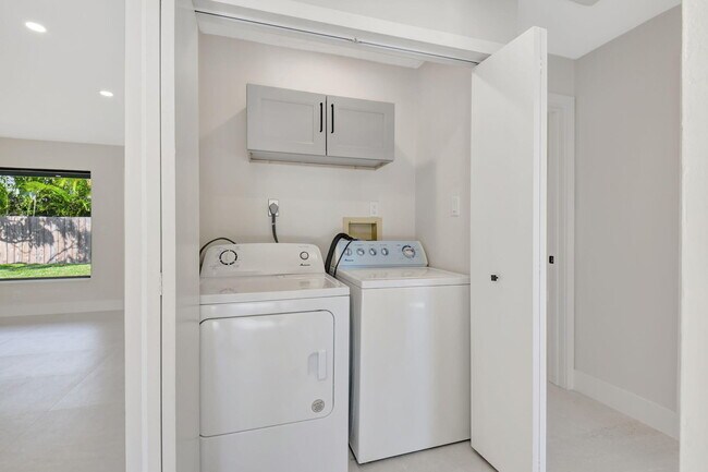 Building Photo - 2894 Florida Blvd