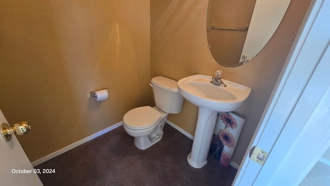 Building Photo - Spacious Two Story Townhome on Golf Course