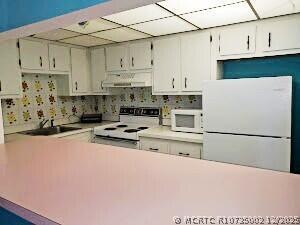 Building Photo - 4156 Inverrary Dr