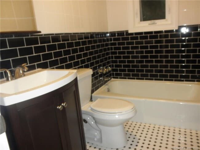 Building Photo - 76 Palisade Ave