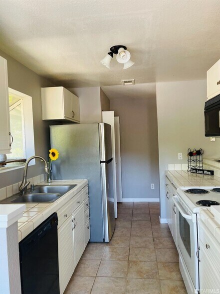 Building Photo - 8185 Mountain View Dr
