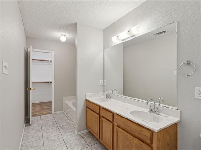 Building Photo - 3229 Spring Crest Ct