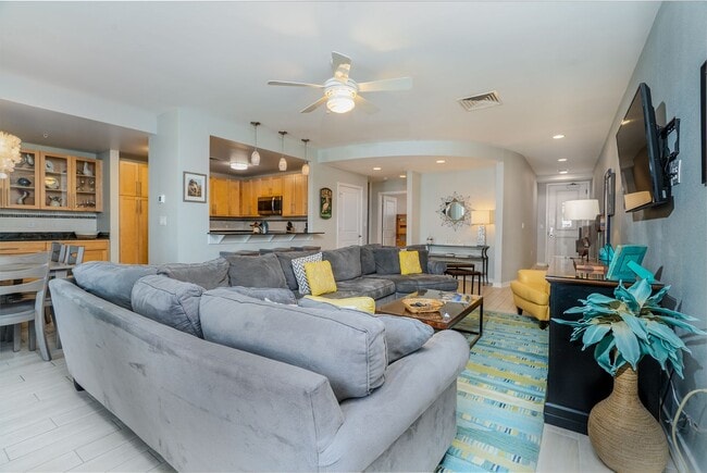 Building Photo - Sandbridge Off Season/Furnished 3 bed Read...