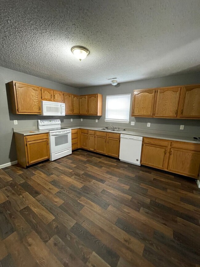 Building Photo - Lawrence Twp -  2 BR