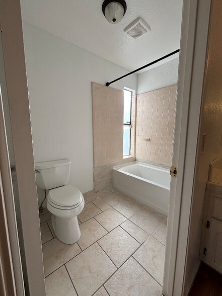 Building Photo - 3733 Chippewa St