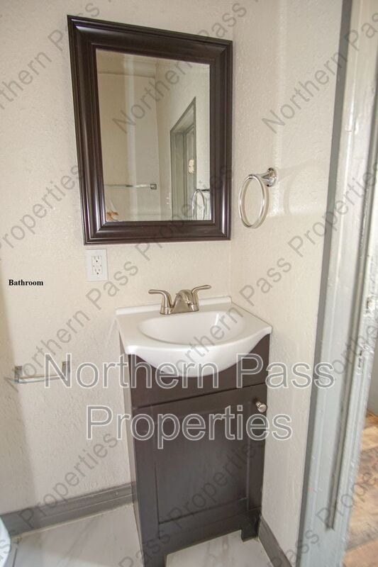 Building Photo - 2111 Portland Ave