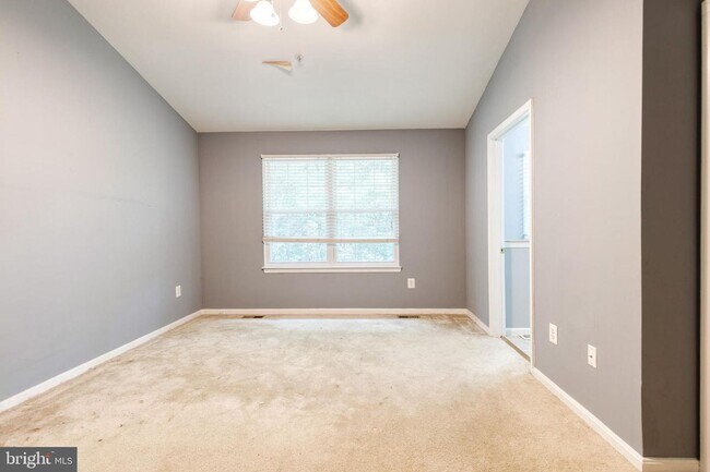 Building Photo - 3bd 2.5bth home nestled in the sought-afte...