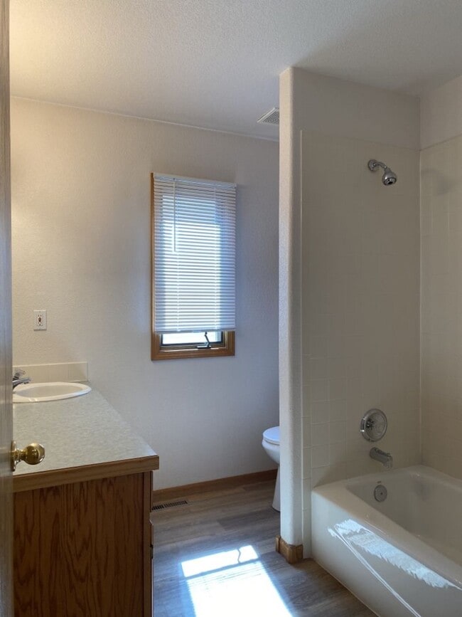 Building Photo - 2325 Northbrook Dr