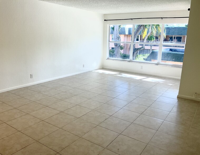 Building Photo - 760 SE 2nd Ave