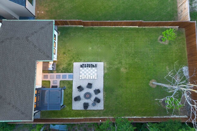 Building Photo - 8922 San Benito Way