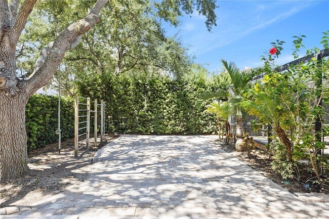 Building Photo - 11342 S Camden Commons Dr