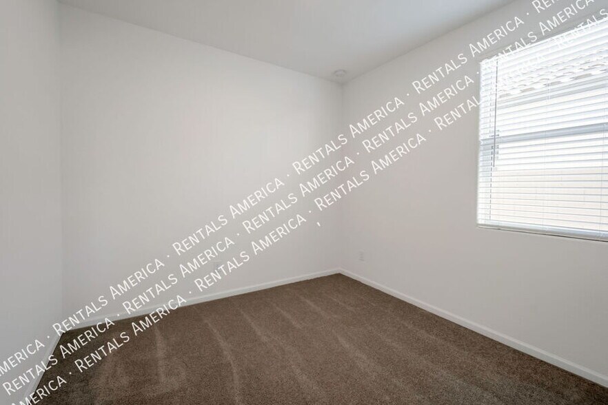 Building Photo - 4588 E Amethyst Ln