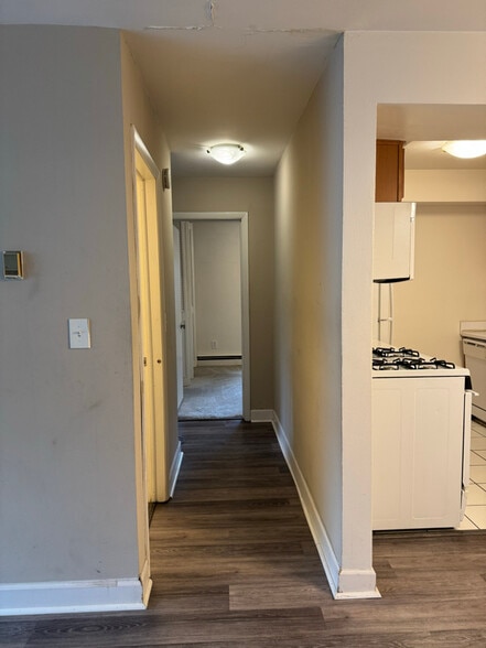 Building Photo - 2131 N Summit Ave