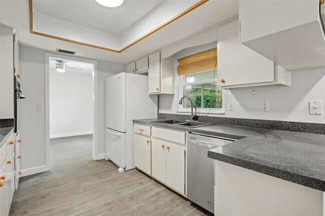 Building Photo - 3305 Arnel Ct
