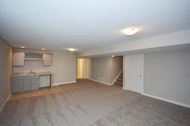 Building Photo - 5447 Rowling Dr
