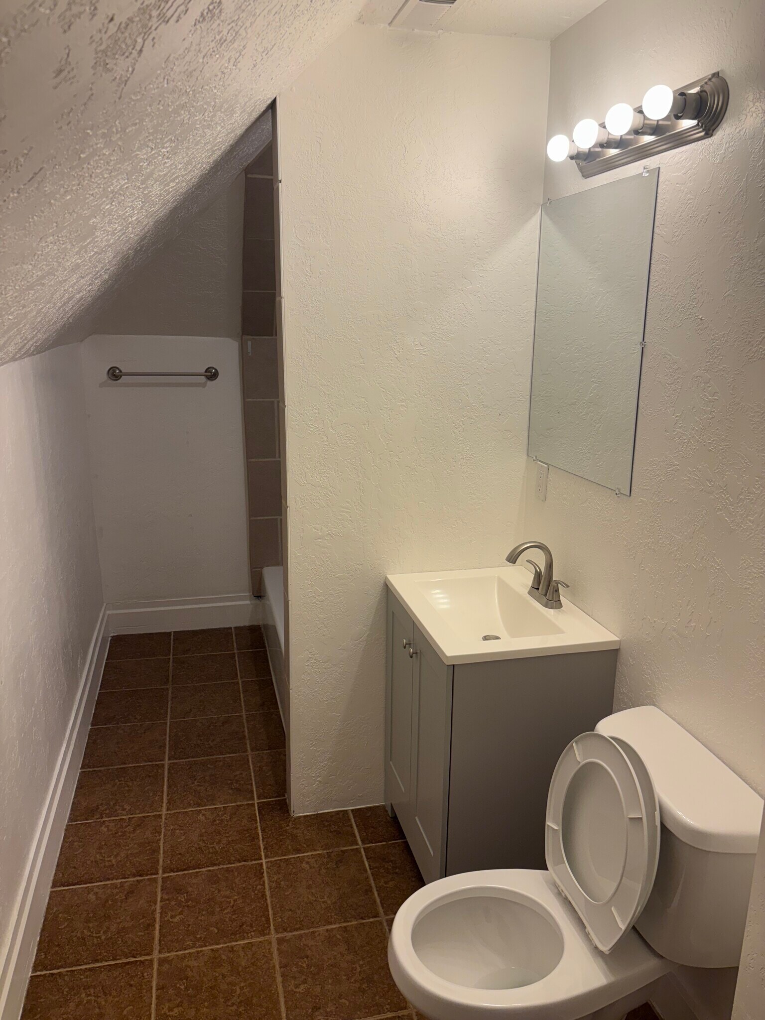 Building Photo - 245 N Main St