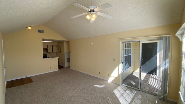 Building Photo - One Bedroom One Bath Condo in Tradewinds a...