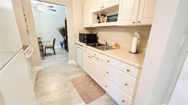 Building Photo - 250 NE 20th St