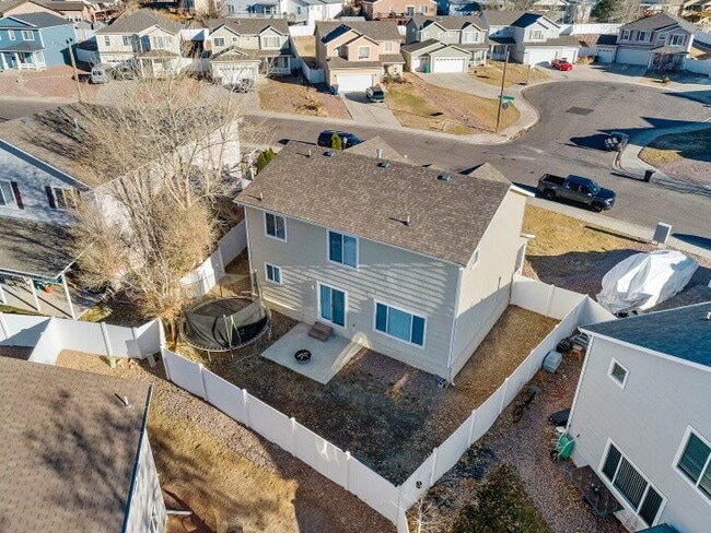 Building Photo - 2205 Meadowlark Ln