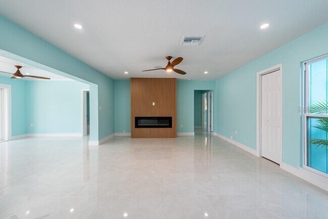 Building Photo - 4643 Bay Crest Dr