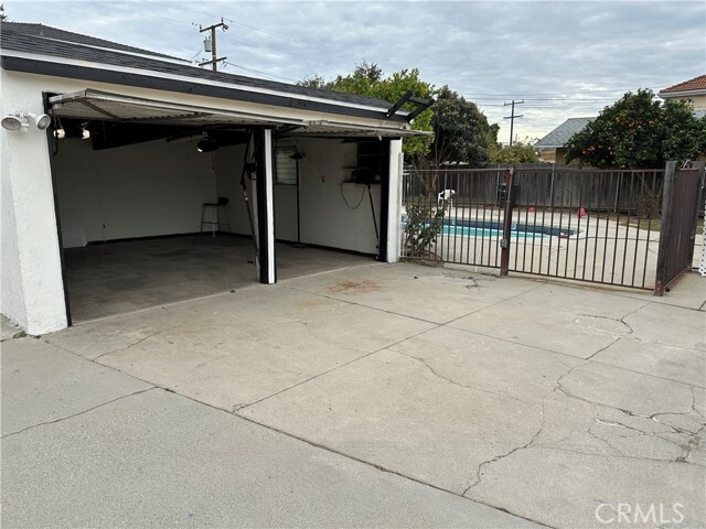 Building Photo - 6010 Hart Ave