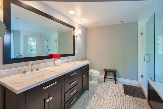 Building Photo - 7120 Pacific View Dr