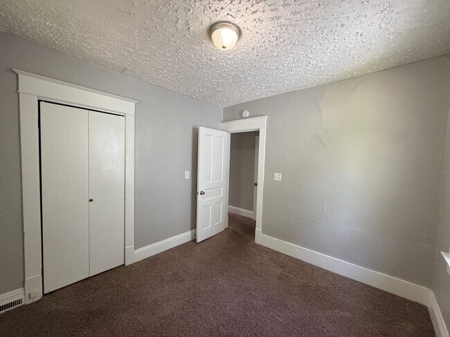 Building Photo - 1227 4th St