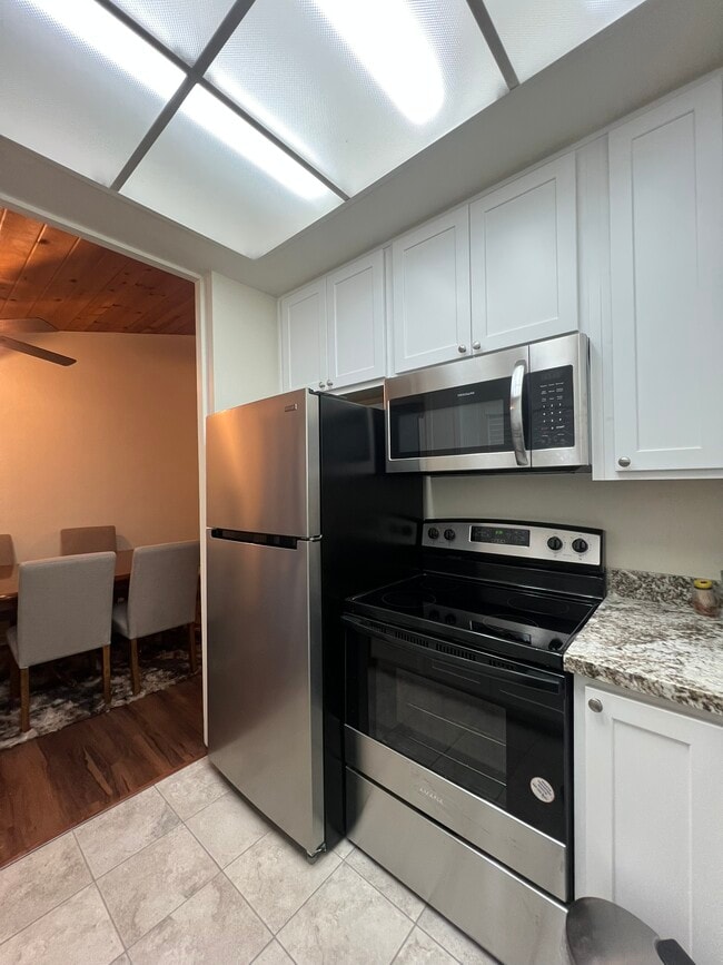Building Photo - 1597 Atroari St