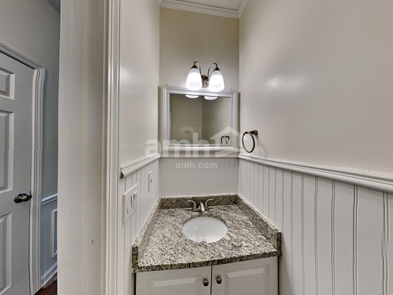 Building Photo - 403 Pine Grove Way