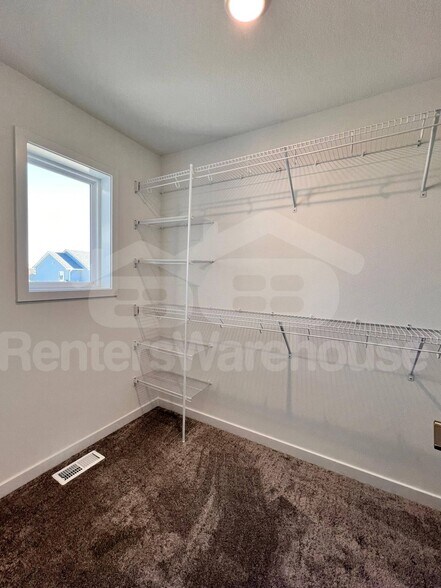 Building Photo - 7000 Lake Hill Dr