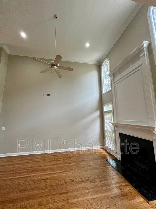 Building Photo - 4432 Shannamara Dr