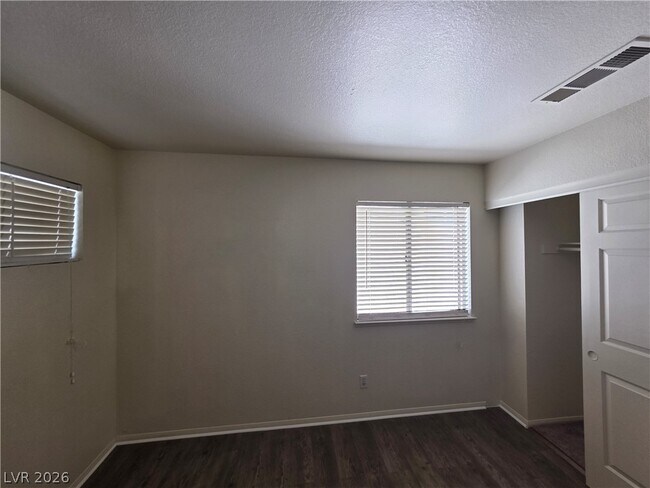 Building Photo - 8008 Dover Shores Ave